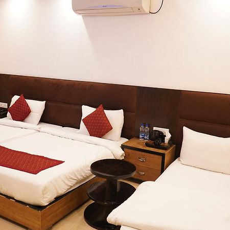 Hotel O Delhi, Near Karol Bagh Main Market And Metro Station Neu-Delhi Exterior foto