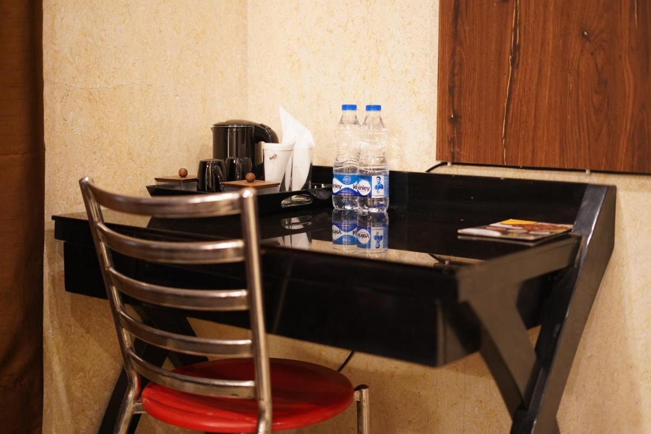Hotel O Delhi, Near Karol Bagh Main Market And Metro Station Neu-Delhi Exterior foto