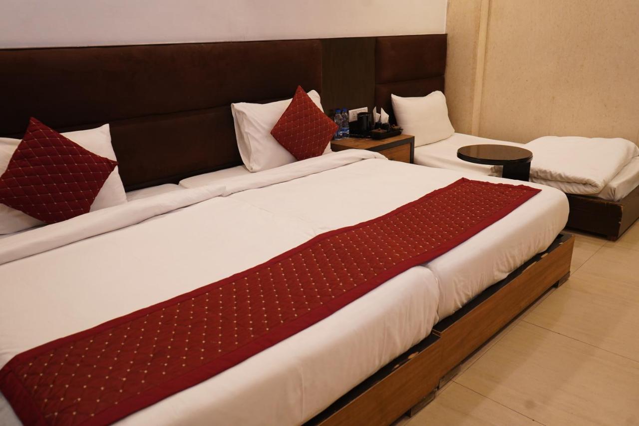 Hotel O Delhi, Near Karol Bagh Main Market And Metro Station Neu-Delhi Exterior foto