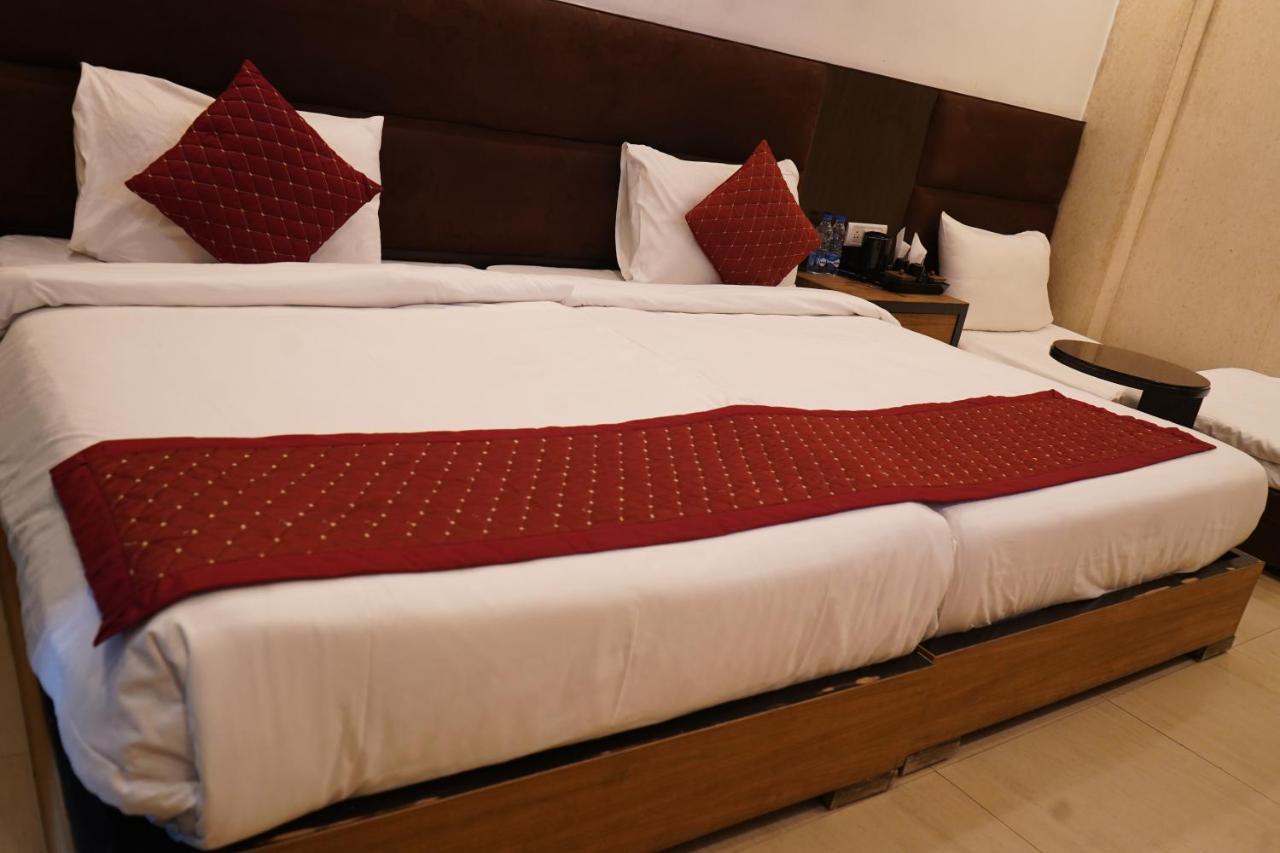 Hotel O Delhi, Near Karol Bagh Main Market And Metro Station Neu-Delhi Exterior foto