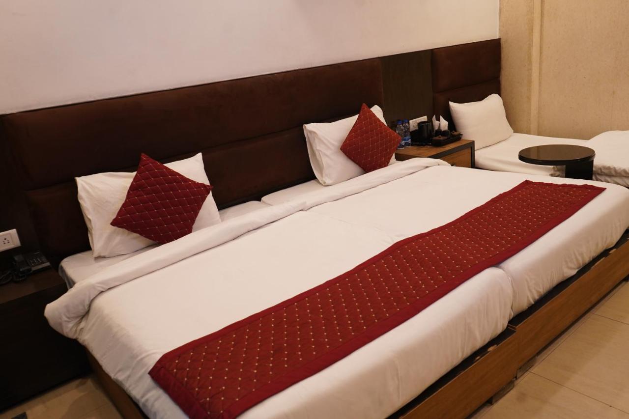 Hotel O Delhi, Near Karol Bagh Main Market And Metro Station Neu-Delhi Exterior foto