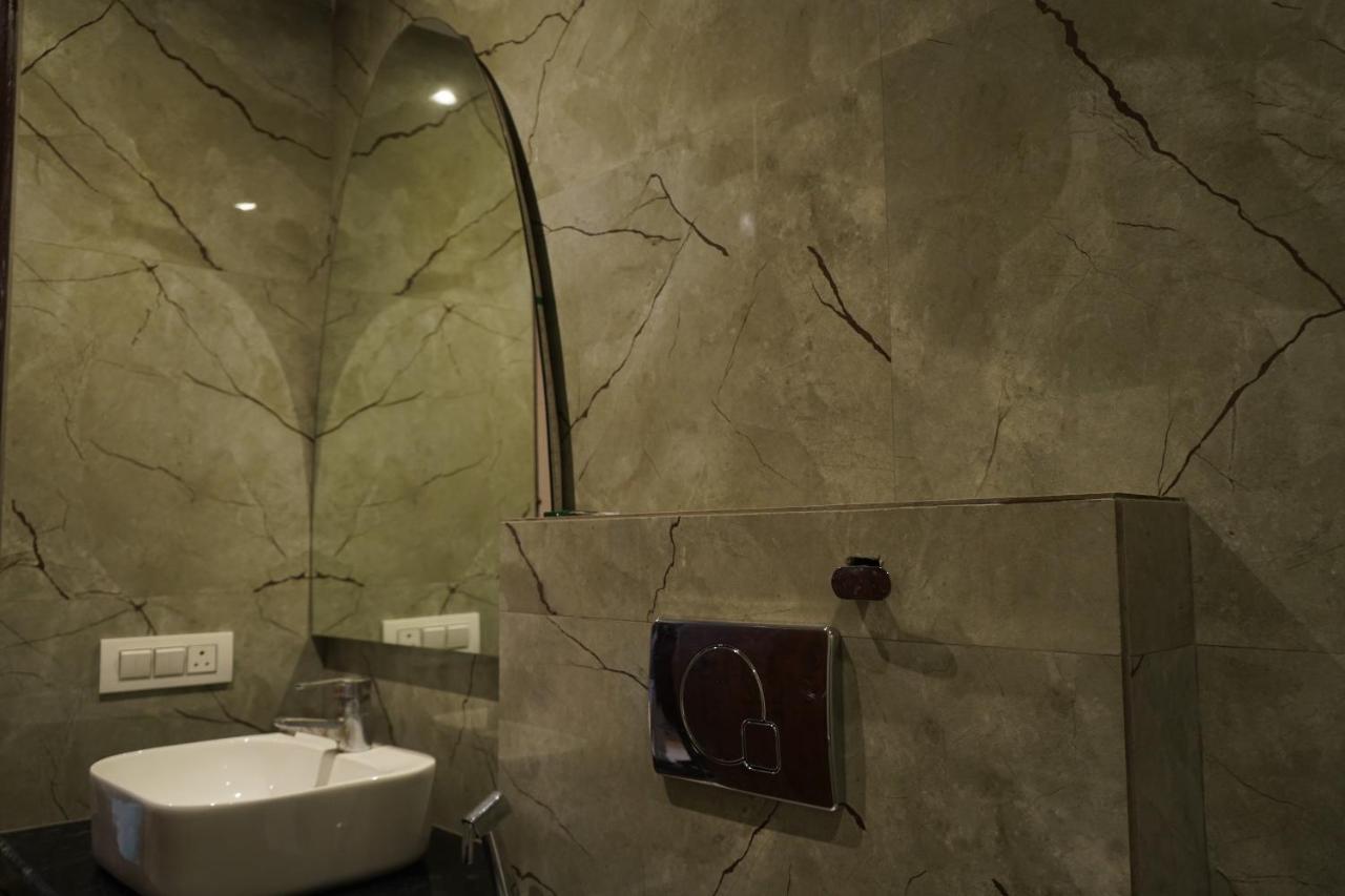 Hotel O Delhi, Near Karol Bagh Main Market And Metro Station Neu-Delhi Exterior foto