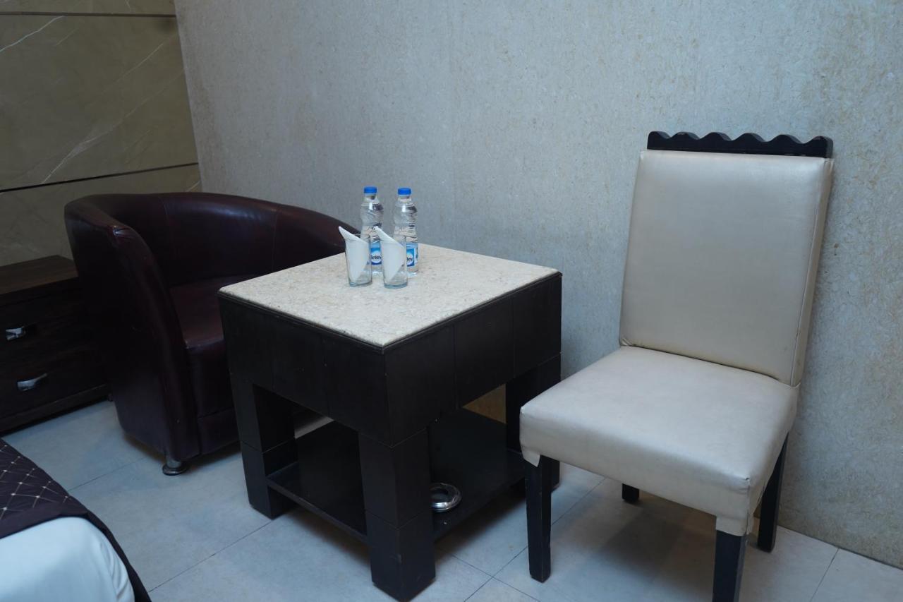 Hotel O Delhi, Near Karol Bagh Main Market And Metro Station Neu-Delhi Exterior foto