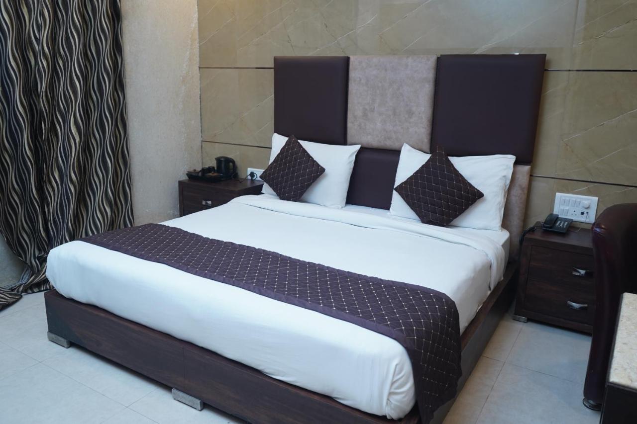 Hotel O Delhi, Near Karol Bagh Main Market And Metro Station Neu-Delhi Exterior foto