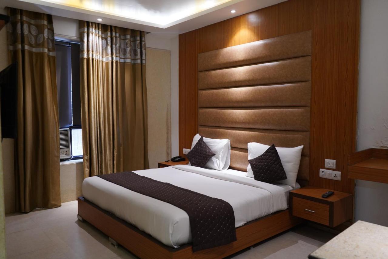 Hotel O Delhi, Near Karol Bagh Main Market And Metro Station Neu-Delhi Exterior foto