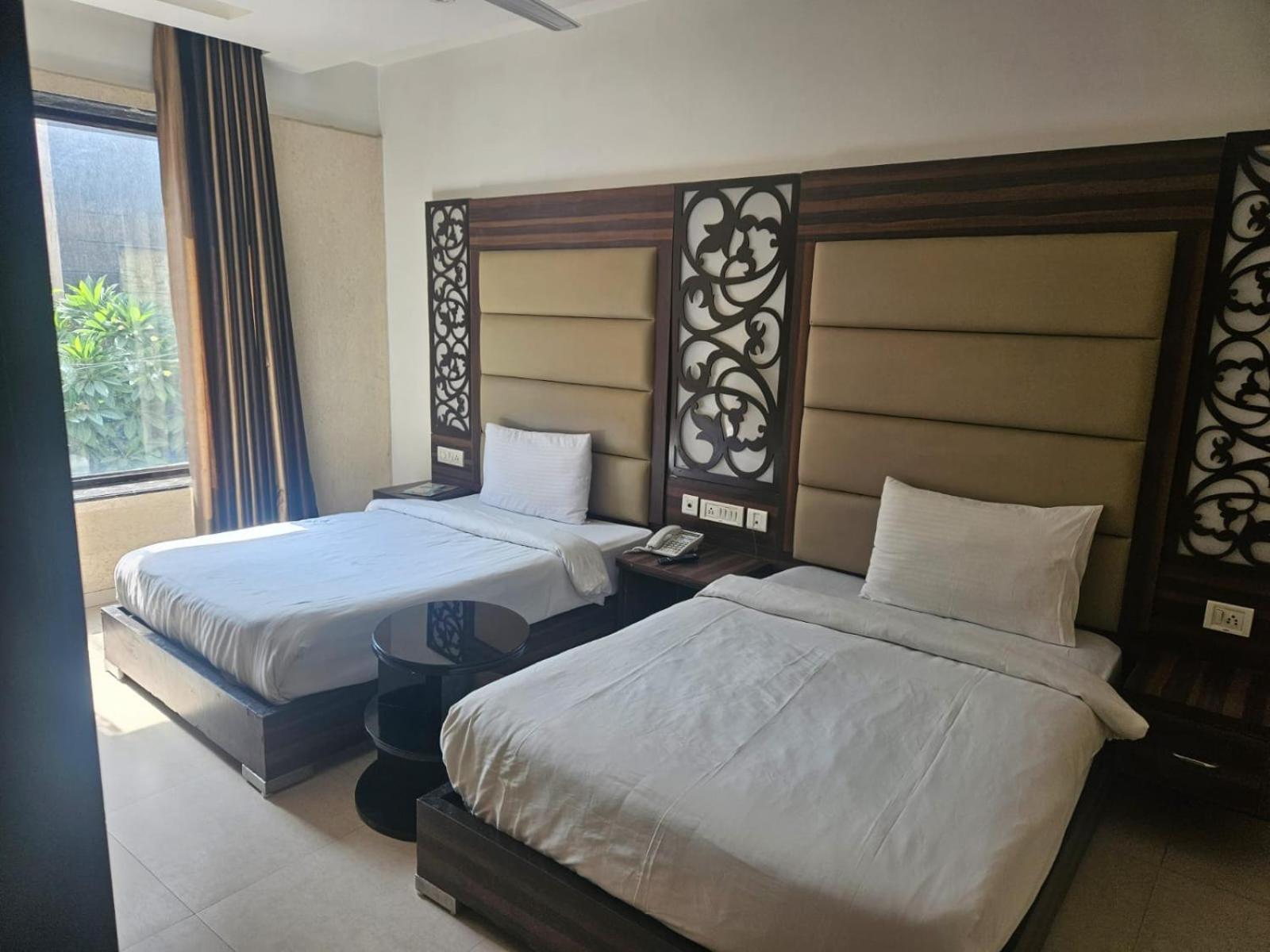 Hotel O Delhi, Near Karol Bagh Main Market And Metro Station Neu-Delhi Exterior foto
