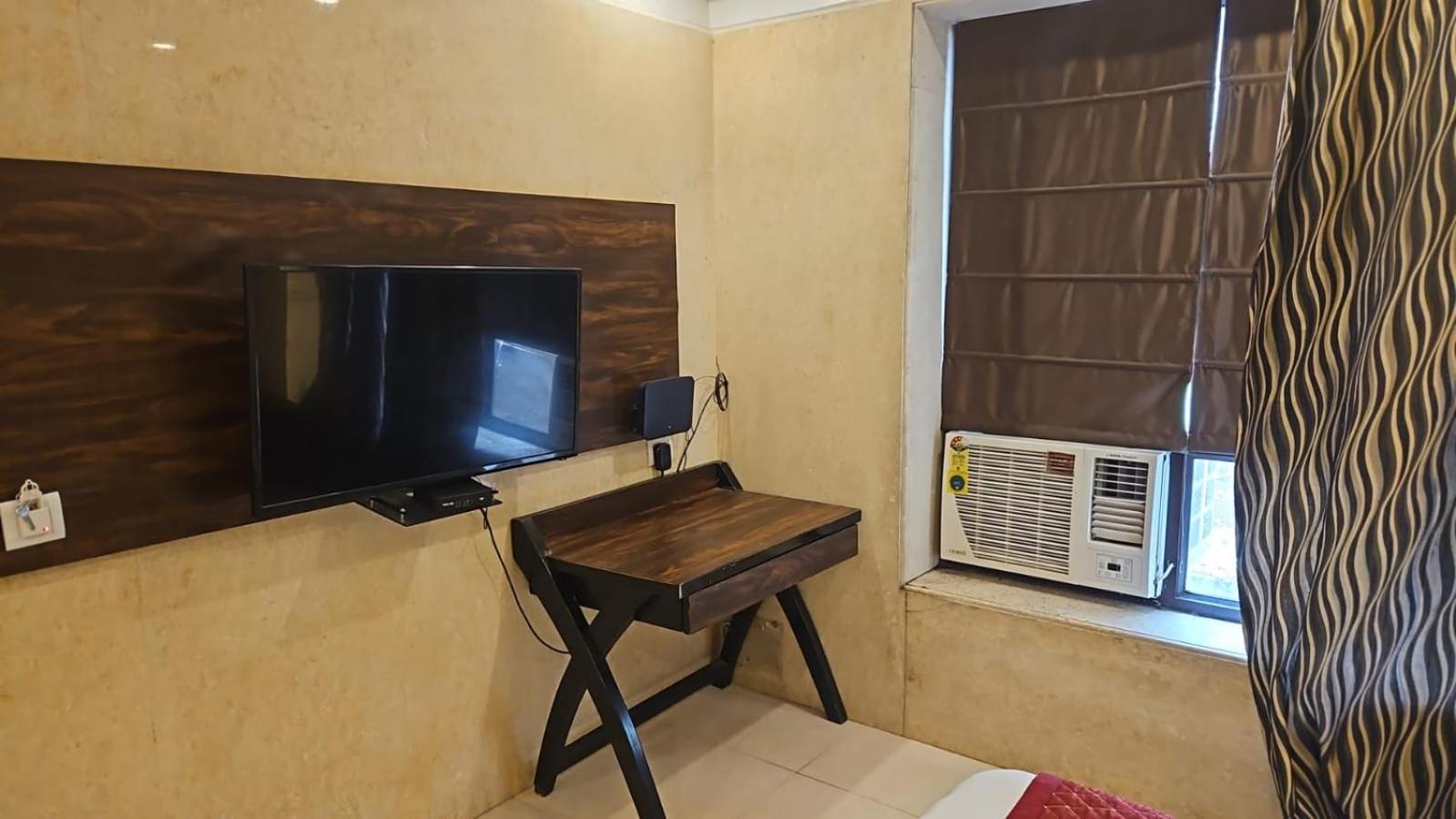 Hotel O Delhi, Near Karol Bagh Main Market And Metro Station Neu-Delhi Exterior foto